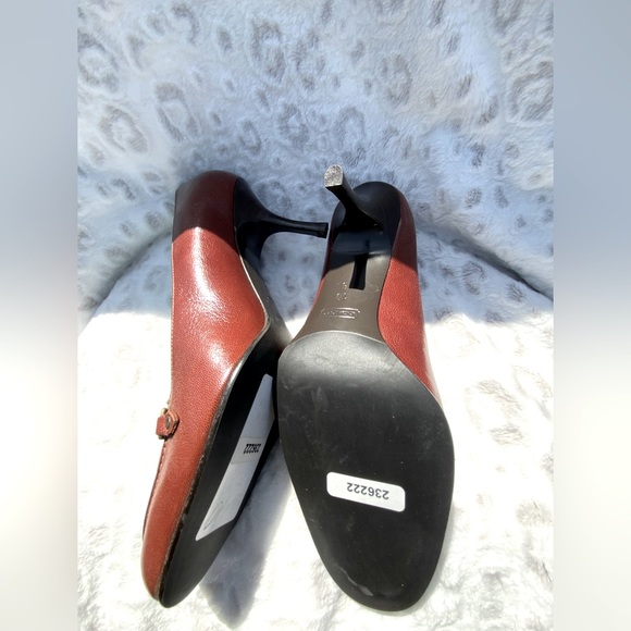 NWOB Rust Color Coach Pump. - Picture 4 of 5